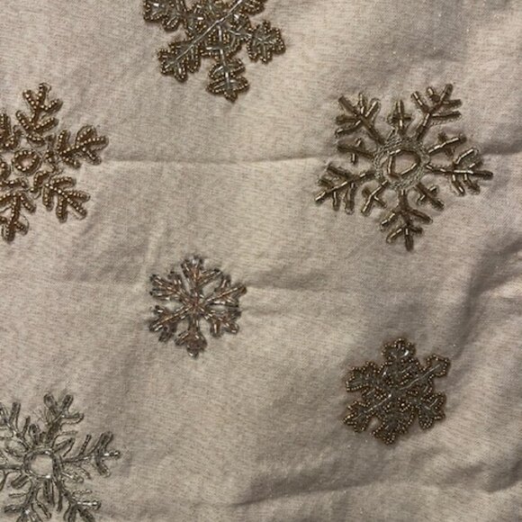 NWT Tahari Home beaded Holiday table runner - Picture 5 of 5